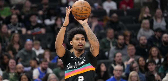 NBA季后赛首轮G3，马刺120-108逆转开拓者， 大比分2-1领先。全场，马