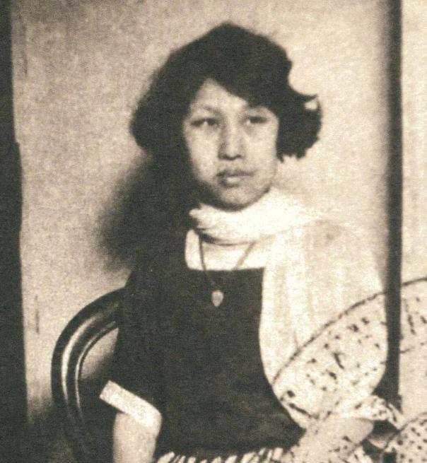 1977年潘玉良弥留之际嘱托后人，要将她的两件珍贵遗物交给潘赞化的子孙，你知道这