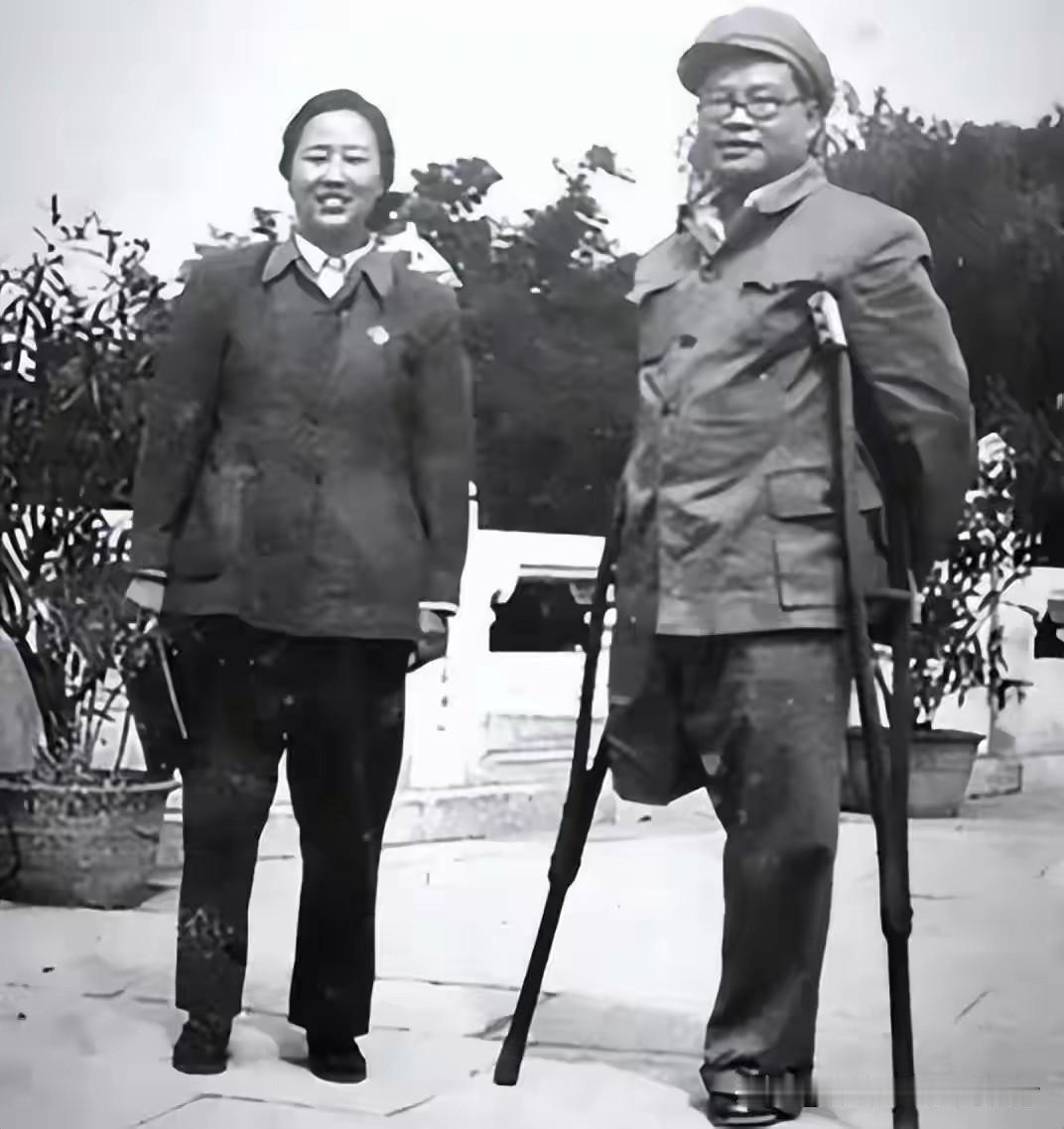 “就算抬也抬你北上！”这句话出口，21岁独腿红军钟赤兵当场落下热泪。

1935