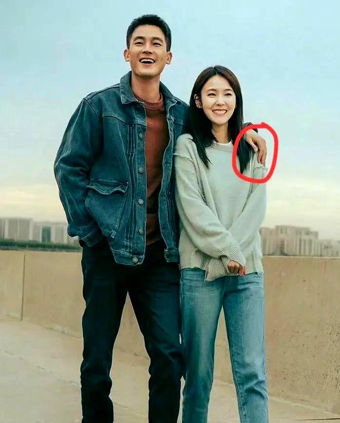 深夜刷到张佳宁的旧闻，好家伙！

这姑娘把娱乐圈"美强惨"剧本演到现实里了。谁能