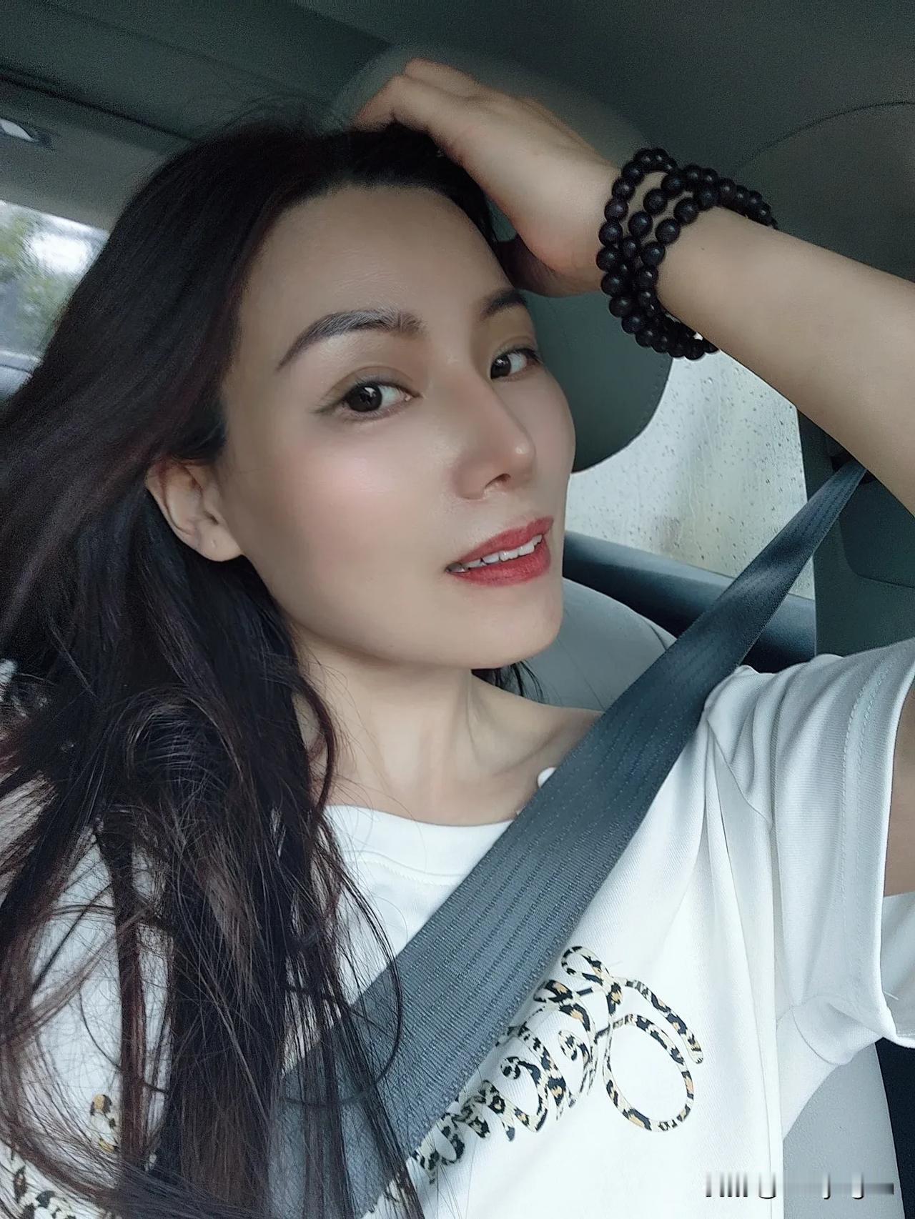 🍂九月悄然而至，愿我们都能拥抱生活的每一份温柔。记录自己的点点滴滴 随性洒脱风