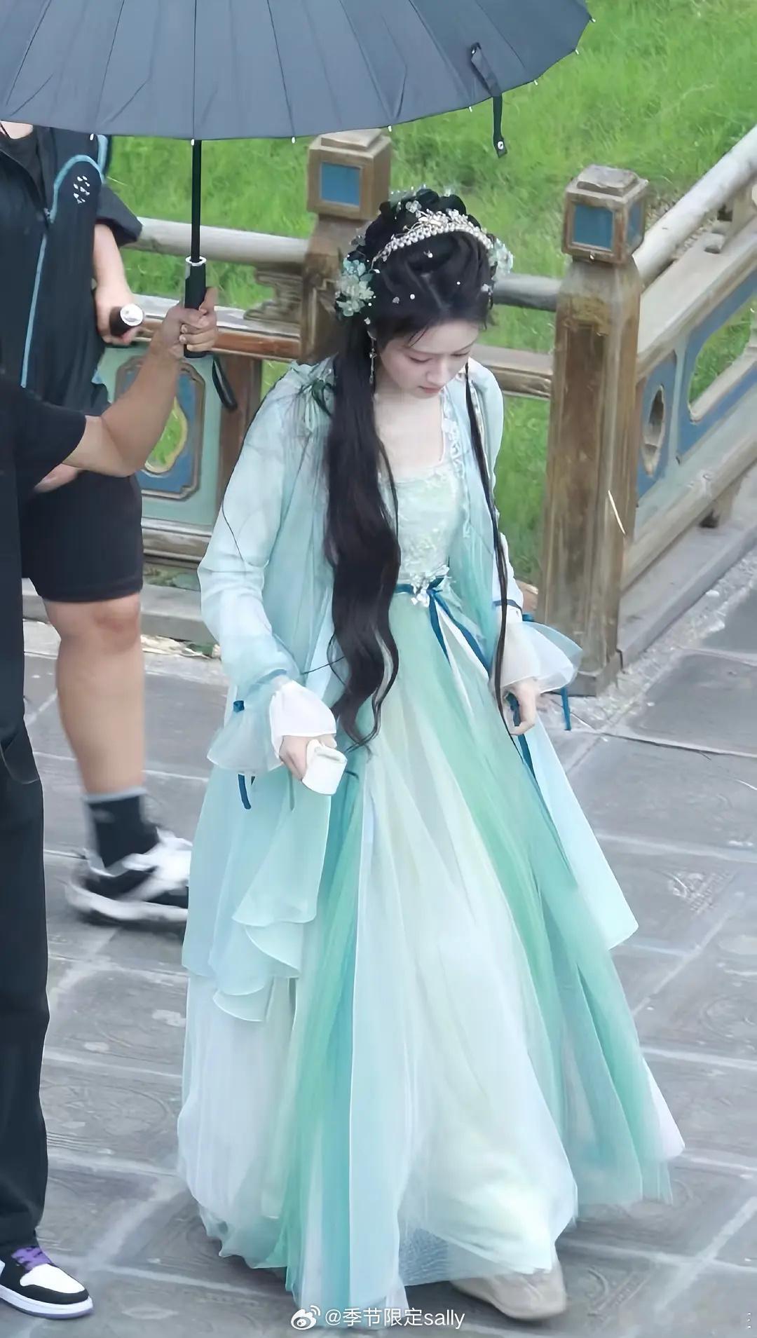 李兰迪千夜奇谭妆造意外的不错诶 