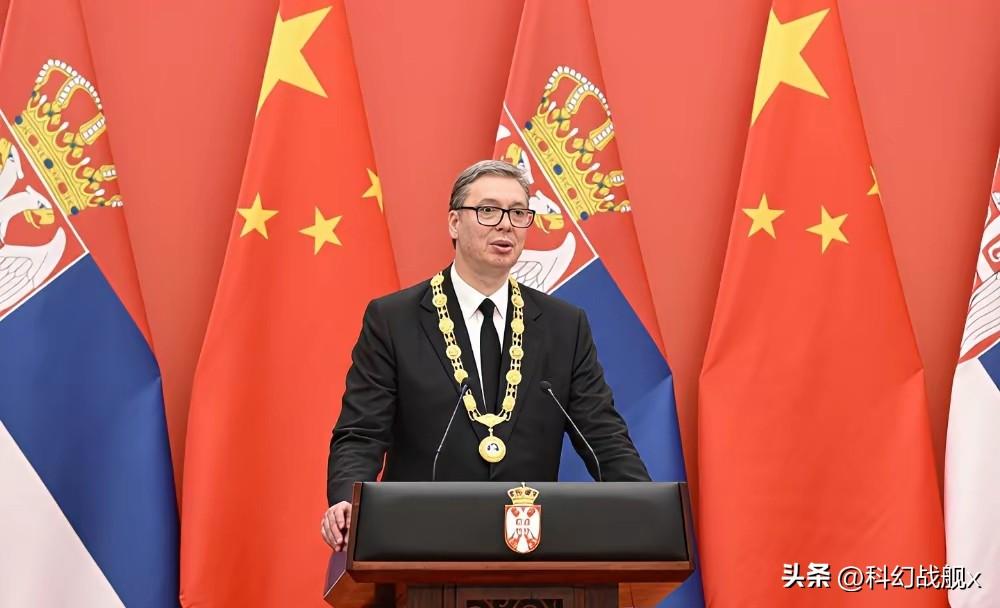 哭了，塞尔维亚表决心

武契奇总统，在接过中国颁发的友谊勋章时，眼泪在眼眶里打转