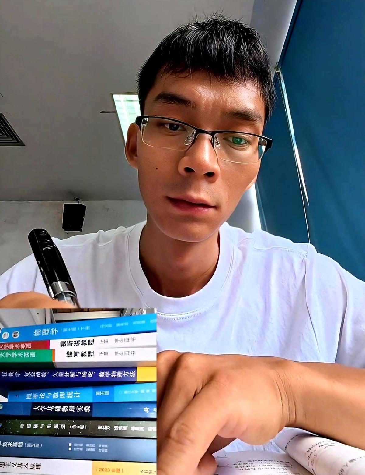 30岁唐尚珺被模电逼哭！

交大大二课表辣到胃穿孔？

“放大电路直接把我放大成