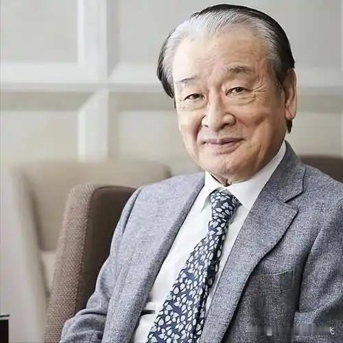 韩国国宝级演员李顺载（李顺才）于2025年11月25日辞世，享年91岁。他以《搞