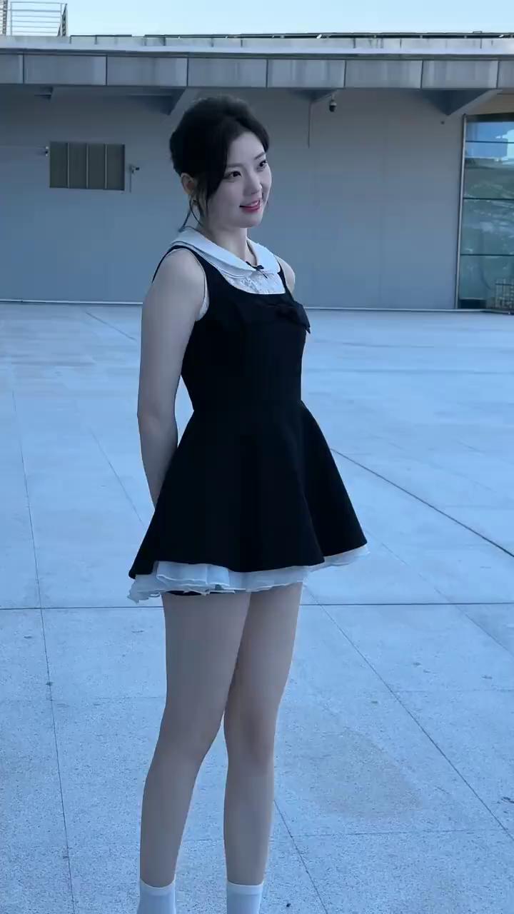 春晓，一九九九年出生，来自陕西西安，身高一百七十六。