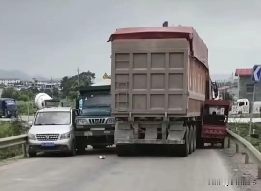 我不敢，我命由我不由车！
自动驾驶理论上安全性已到位，但也出现过不少事故。所以，