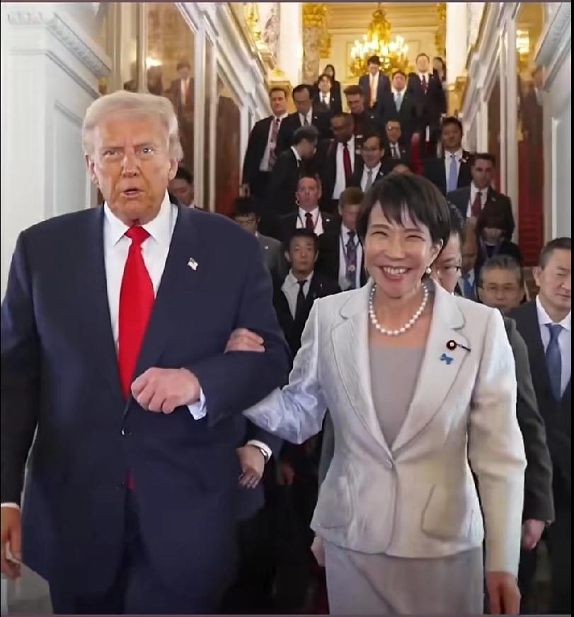 这是遇到心上人了？
特朗普到访日本高市早苗的种种表现似乎“她的眼里只有他”，又是