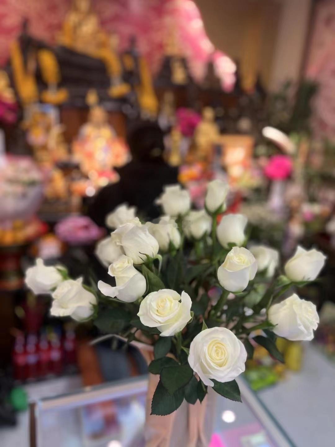 佛堂还愿供奉鲜花💐每天都有善信成愿不得不夸佛堂求愿真灵验 