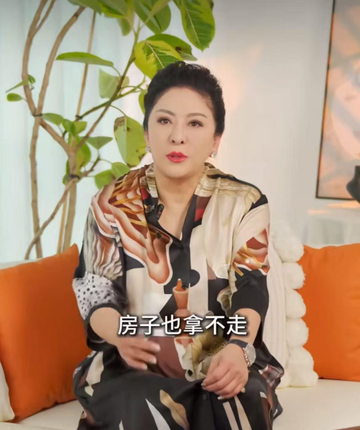 向太说她见过很多大明星嫁了富豪，以为彻底上岸了，就不工作赚钱了。就只能眼睁睁看着