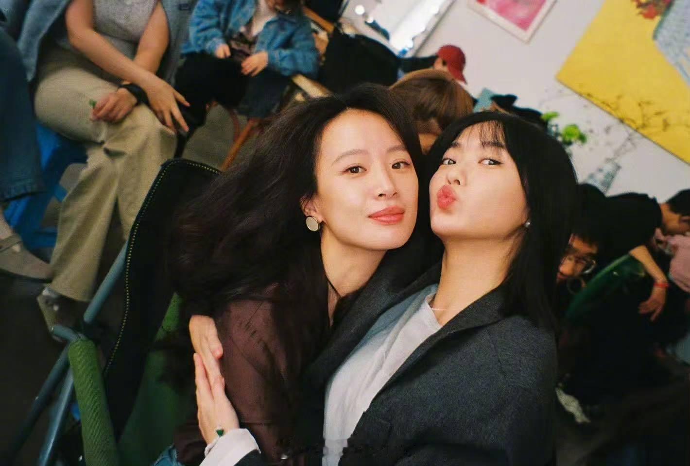 李梦致女孩长文 真的会被女演员之间的惺惺相惜感动到。发了长文《致女孩》，字里行间