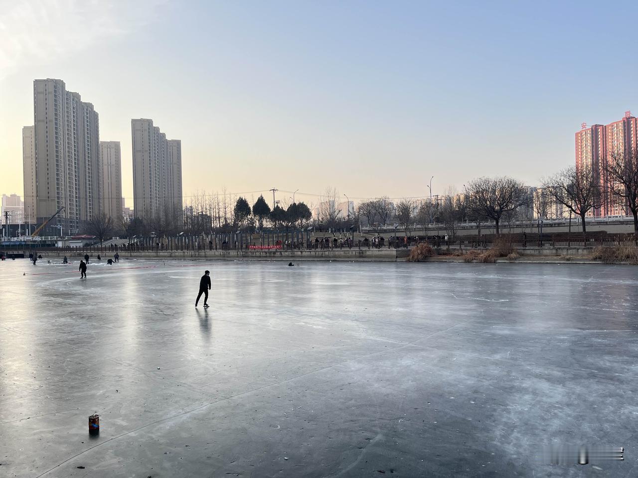 我哥嫂特别节俭，但是给儿子花钱那可舍得了。一年前前后后要给儿子花了七、八万块钱。