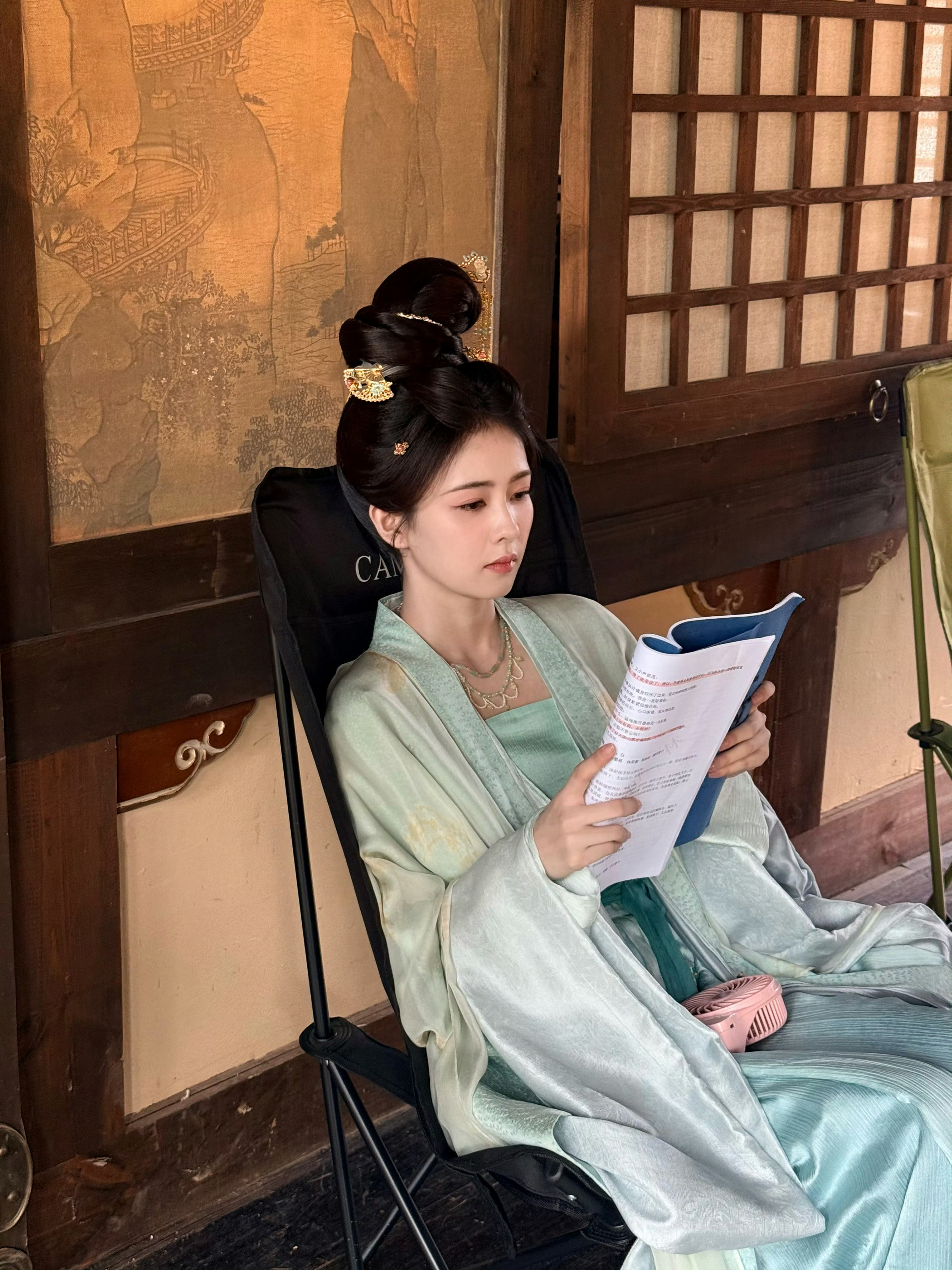 白鹿  白鹿莫离 白鹿叶璃 “像光驱散黑暗神明降临人间你出现在我的世界成为我永恒