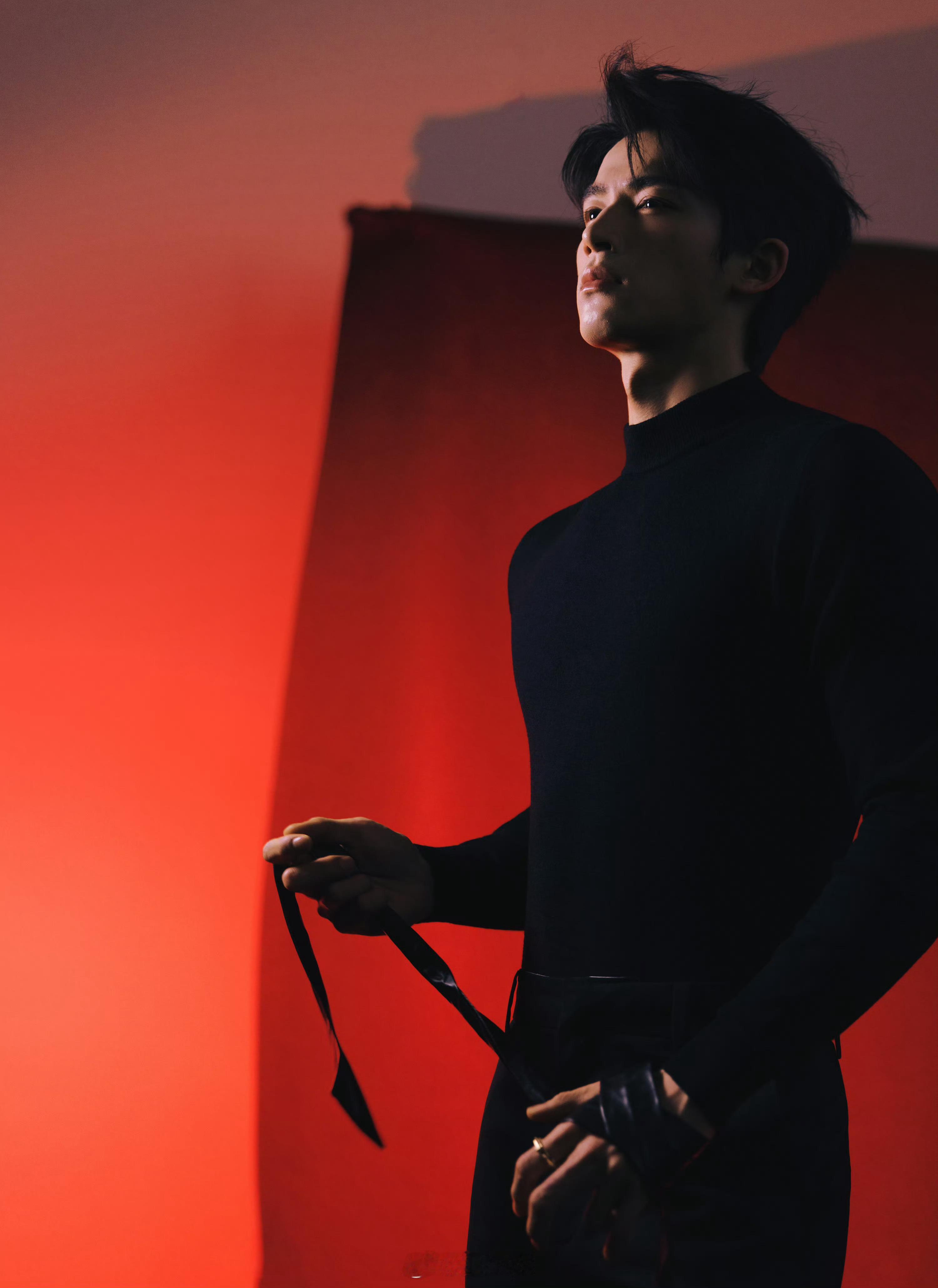 王星越越来越帅了。 