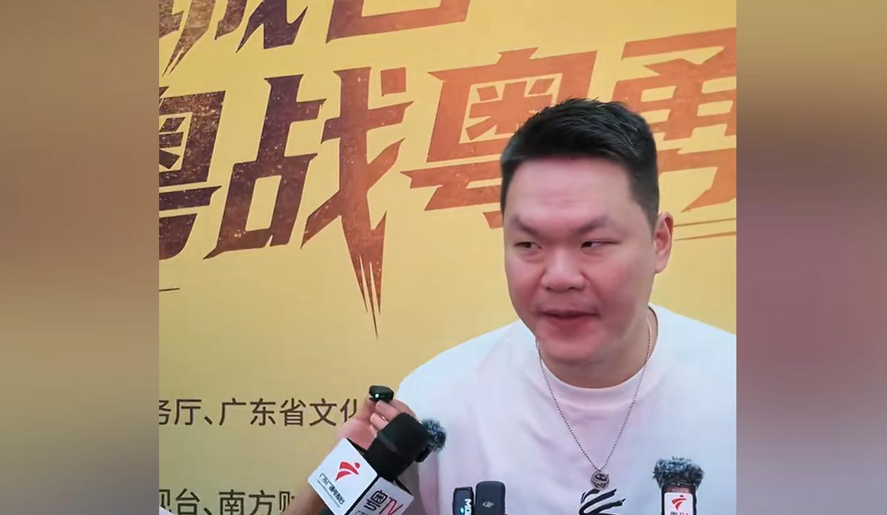朱芳雨降职留任！
如果只看“总经理变副总经理”这几个字，很多球迷第一反应或许是：