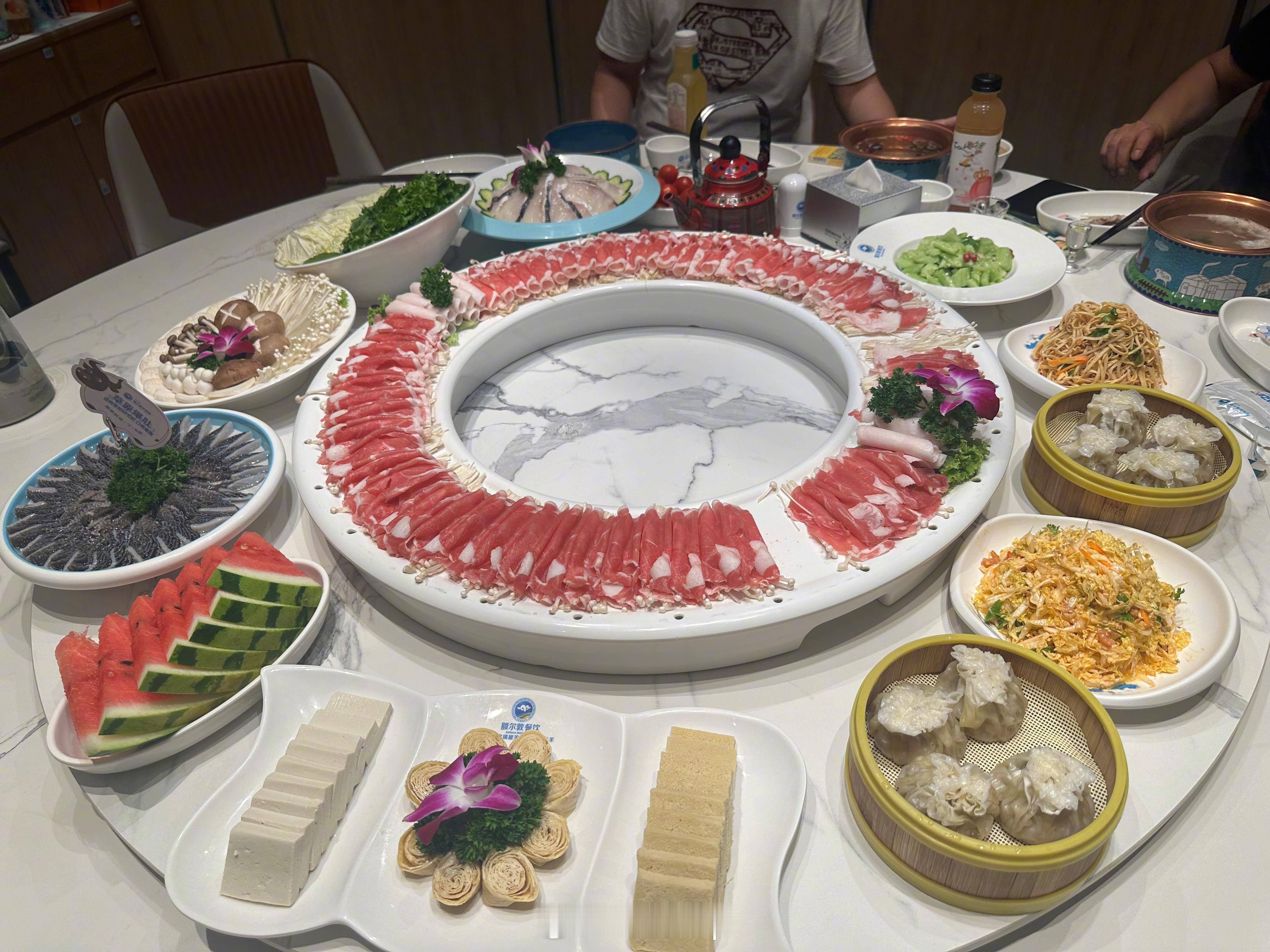 晚饭开始！小学女神来啦。 ​​​