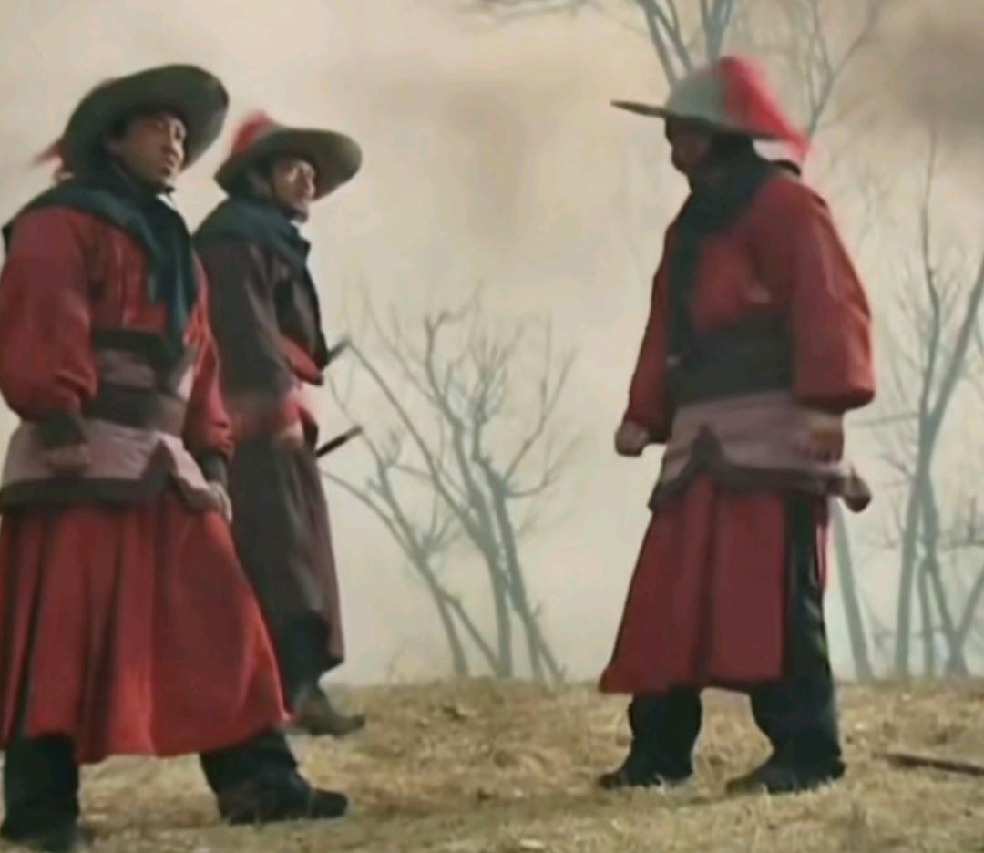 宋江大军回朝廷受封的路上，李俊机智装病坠马，并带有童威、童猛。宋江走后，李俊立即