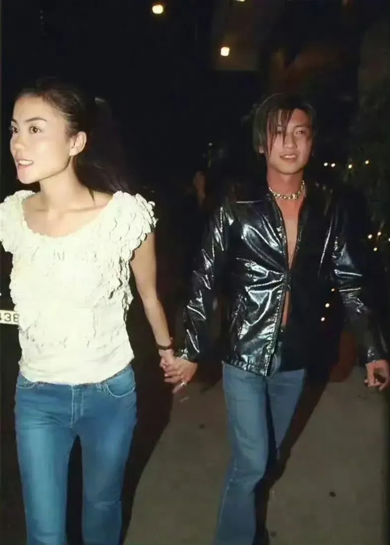 王菲谢霆锋 姐狗天花板他俩简直是用行动证明：年龄从来不是爱情的阻碍，灵魂契合才是