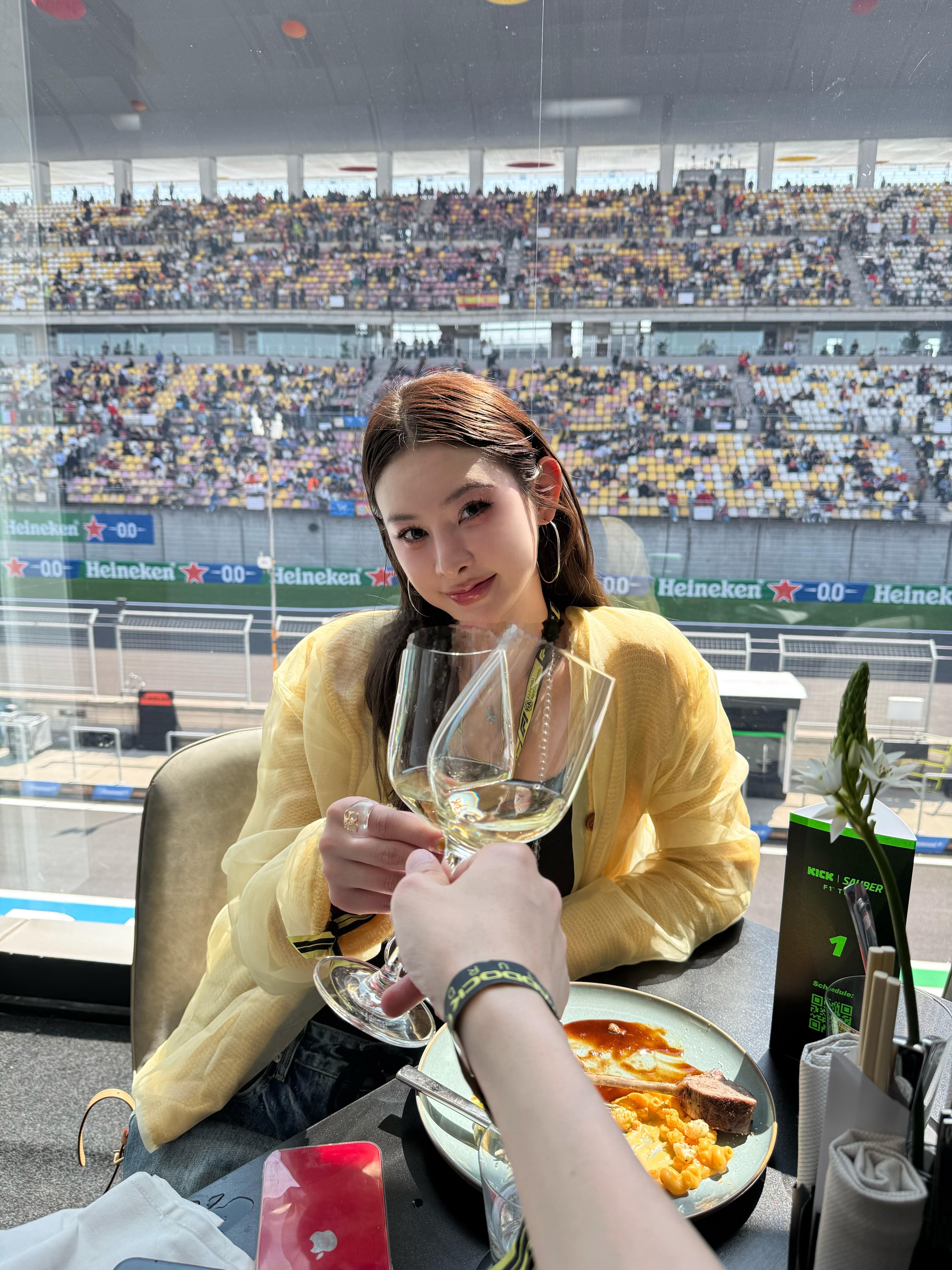 完美的一天🏎️ paddock太值了 参观了P房 近距离接触了赛车手 现场氛围