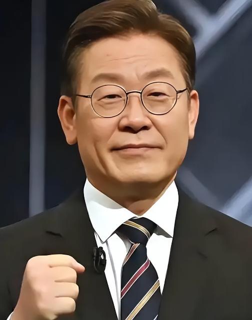 韩国国防部正式宣布，
韩国国防部宣布：美韩两军3月 9日起展开以朝鲜半岛紧急事态