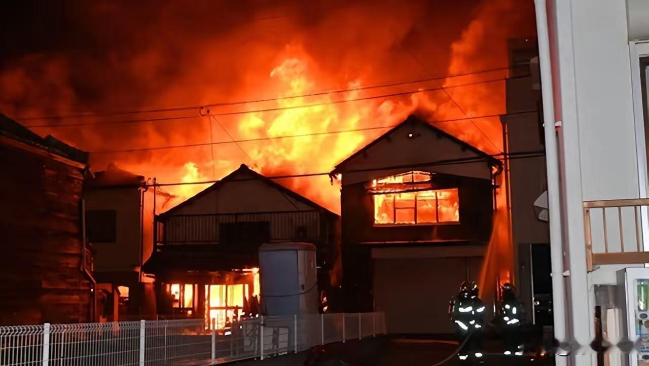 就在刚刚，日本突发全国性断网，大分市出现大规模火灾，日本网友直呼：“中国打过来了