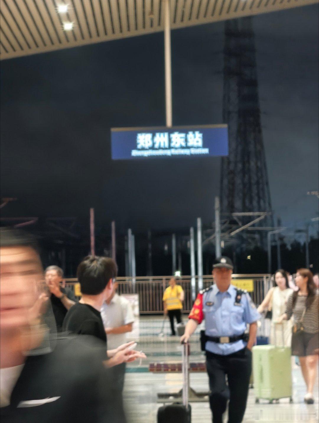 终于是到家了，6个多小时的高铁，中国铁腚，为了拍点素材，我容易吗