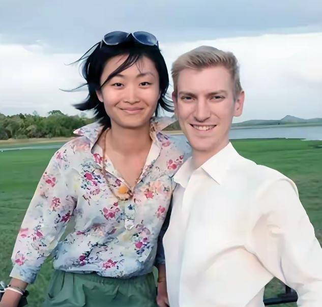 央视名嘴敬一丹的学霸女儿王尔晴今年40岁了！当年她风光嫁给苏格兰小伙尼克，羡煞旁