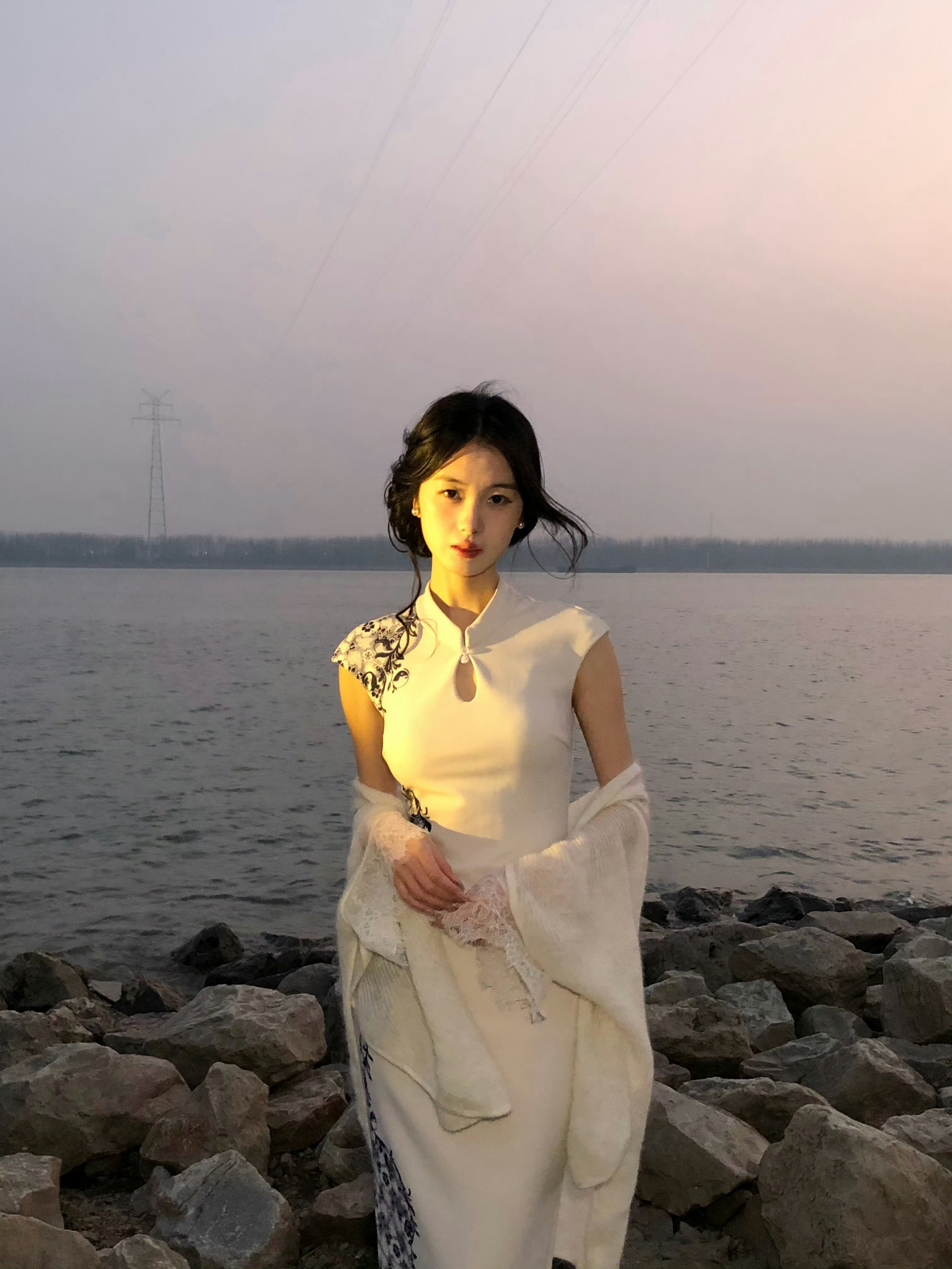说好一起养小狗呢，原来把我当小狗了。 ​​​