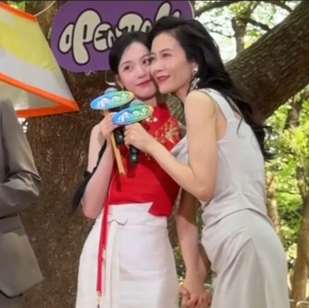 陈都灵温峥嵘牵手贴贴陈都灵温峥嵘美女贴贴，嘟嘟脸红了，雁回时庄寒雁和母亲阮惜文幸