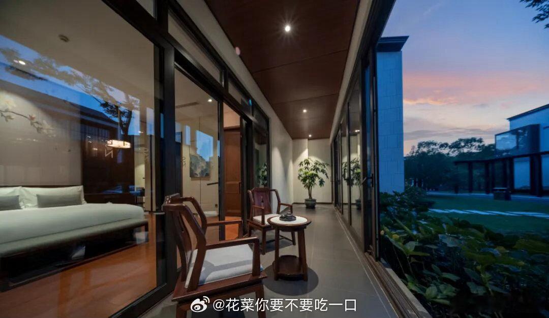 台州首家五叶级酒店打造沉浸式旅居场景台州远洲凤凰山庄获评本地首家五叶级文化主题饭