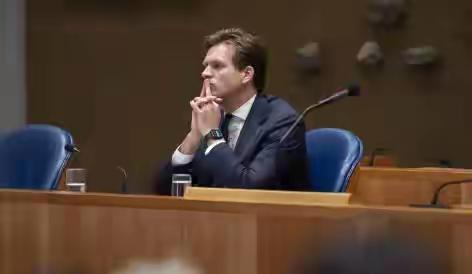 荷兰大臣承认：没想到中方真的叫停芯片出口，措手不及