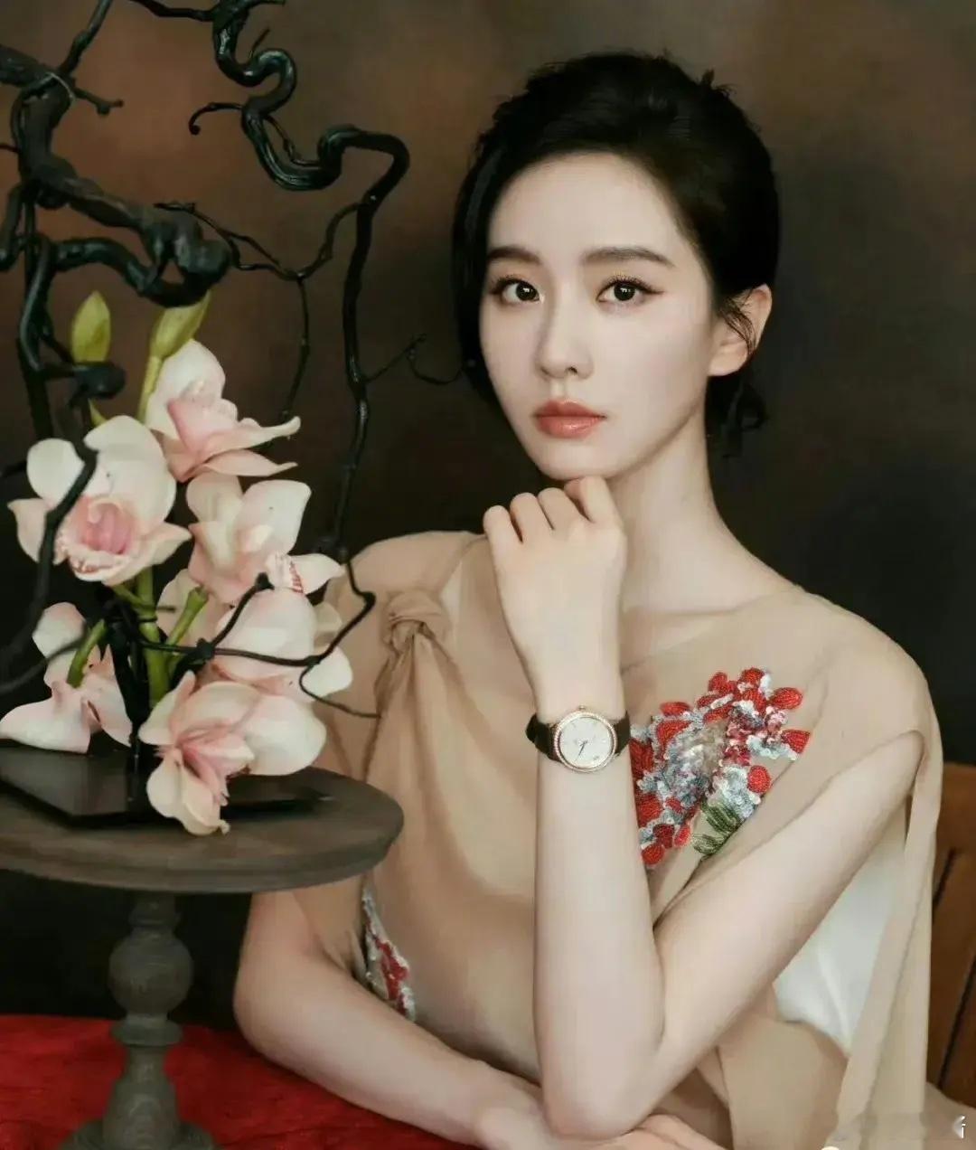 🍉刘诗诗要进组《极盗者》了，这是🥝的悬疑剧，要和白客合作。 ​​​