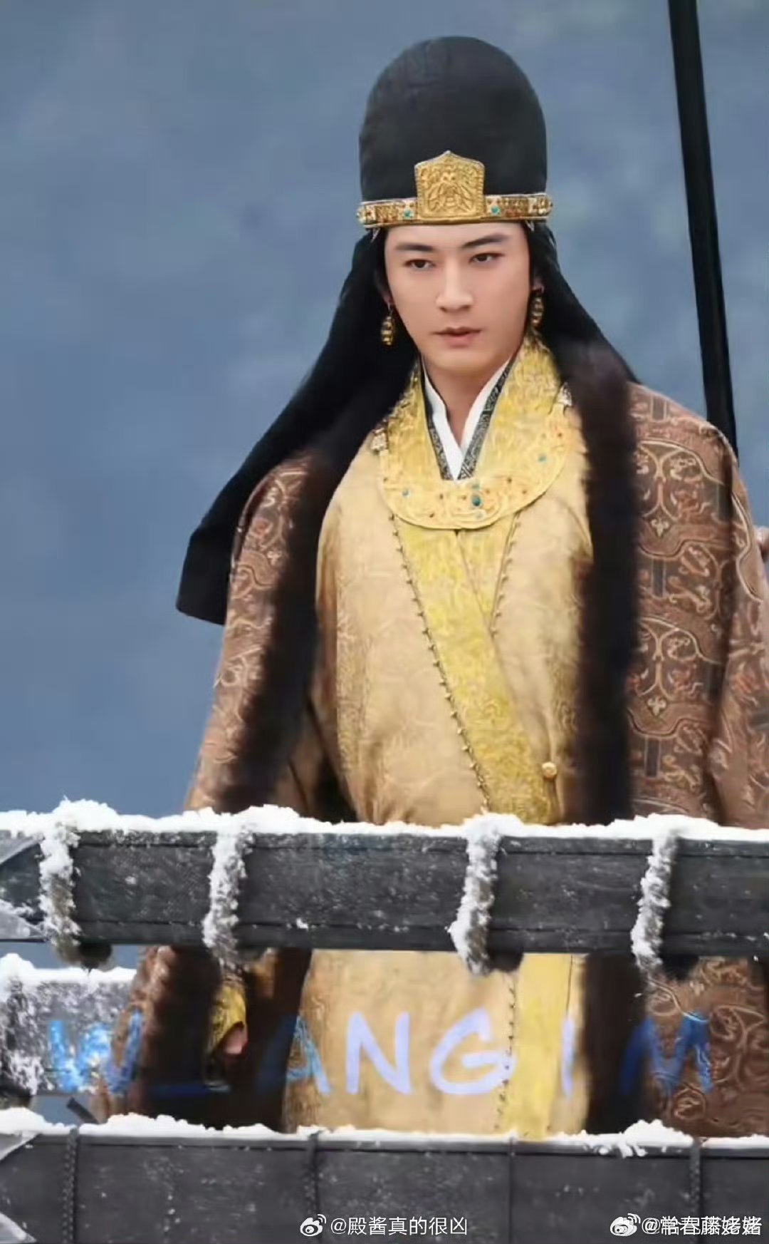 这个造型，多少和刘学义有点仇 