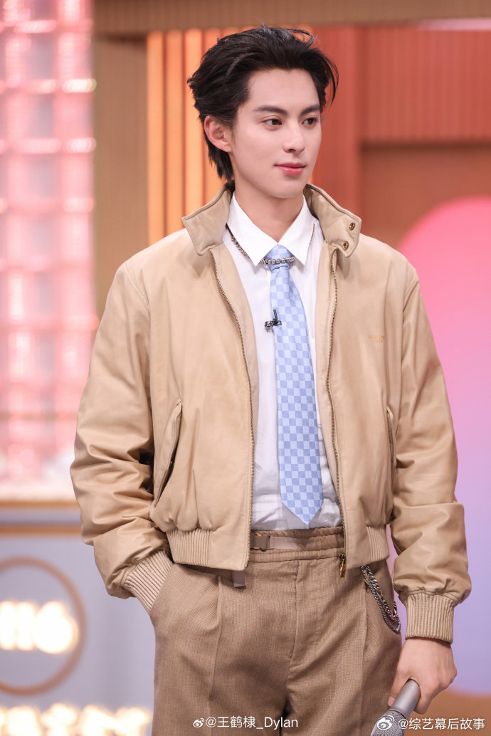 王鹤棣超绝反应力一点小状况都能被王鹤棣的神反应变成笑点，反应速度和综艺感双在线！