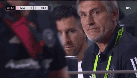 老六，你不是“梅老六”！[大笑]昨天在秘鲁，今天在迈阿密；昨天好嗨皮，今天萌傻呆