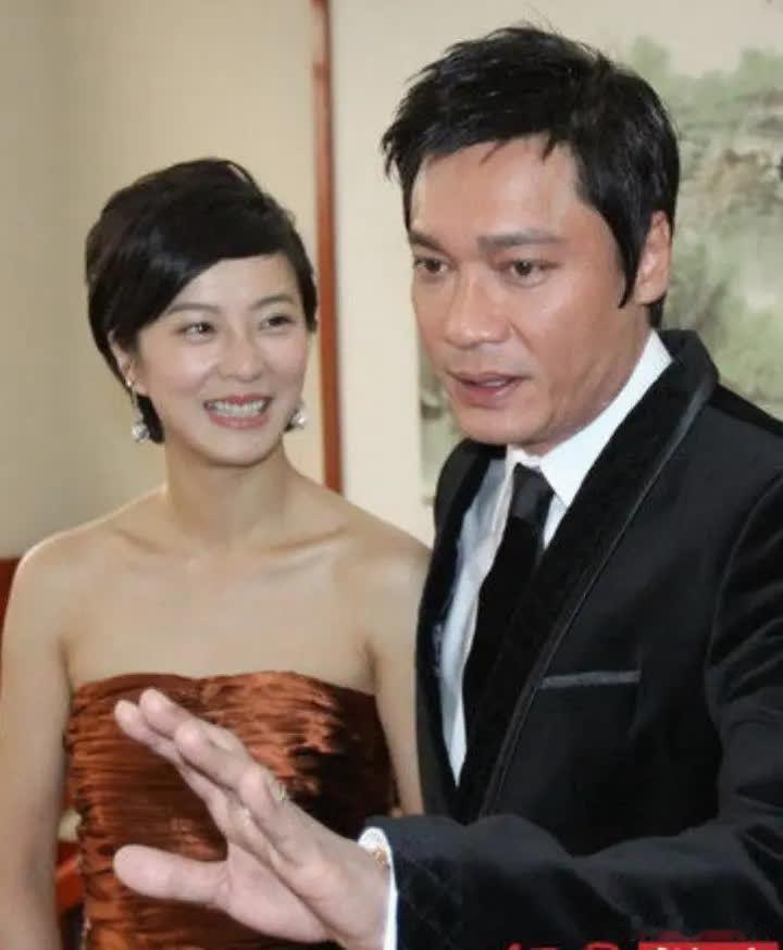 2008年，影帝罗嘉良把所有资产豪宅都留给了老婆方敏仪，并承诺按月给儿子生活费，