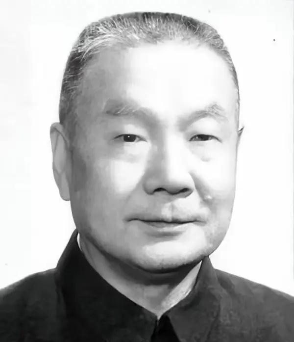 张平化（1907-2001），原名张楚材，出生于炎陵（原酃县）石洲乡。1927年