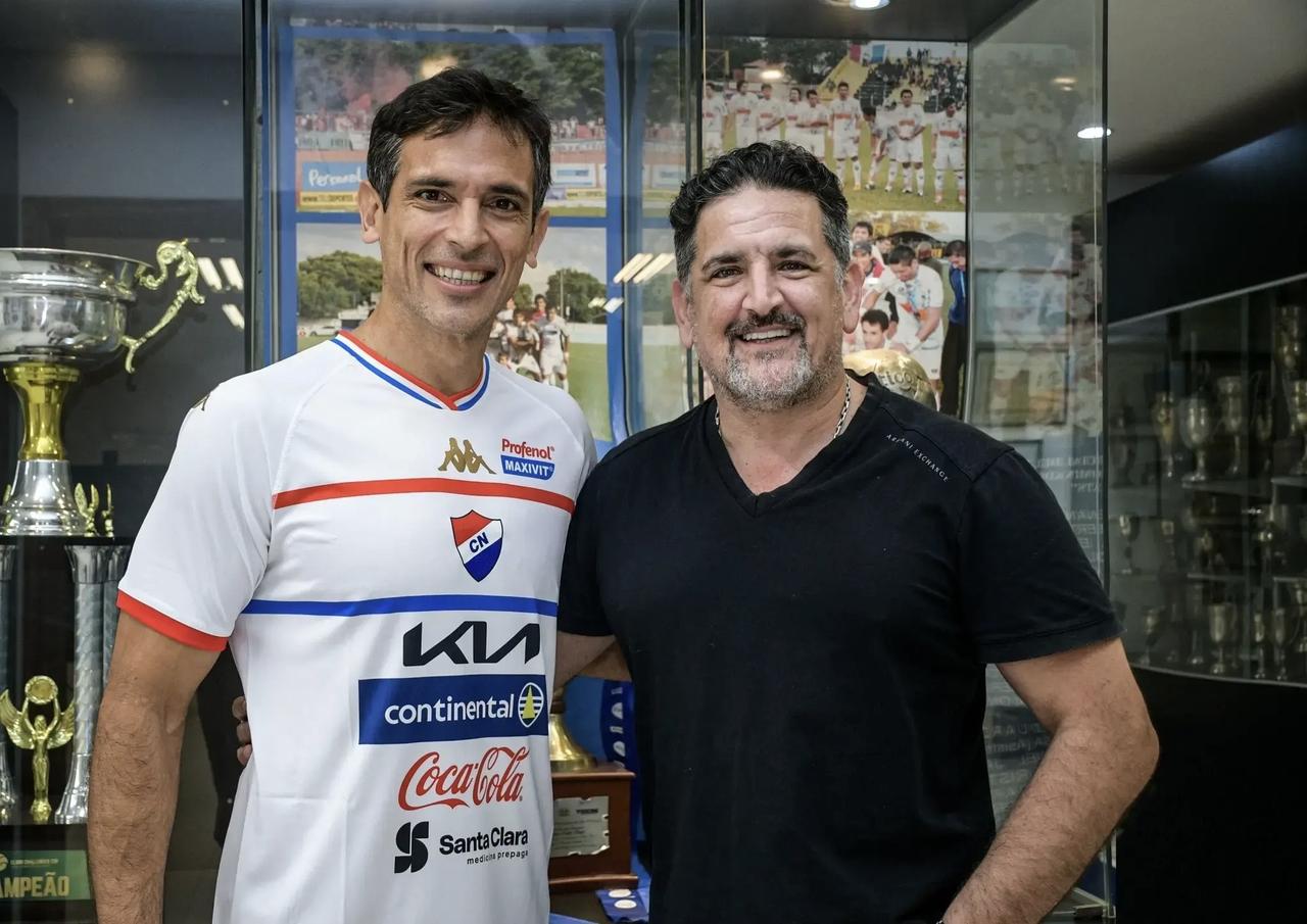 44岁的巴拉圭前锋圣克鲁斯，在巴拉圭足球甲级联赛亚松森国民1:1瓜拉尼的比赛中，