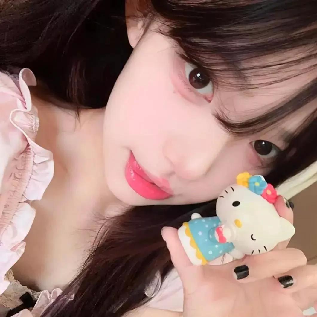 萌妹与Hello Kitty的甜蜜合影，少女心满满！萌妹自拍 萌猫合影 萌妹照 