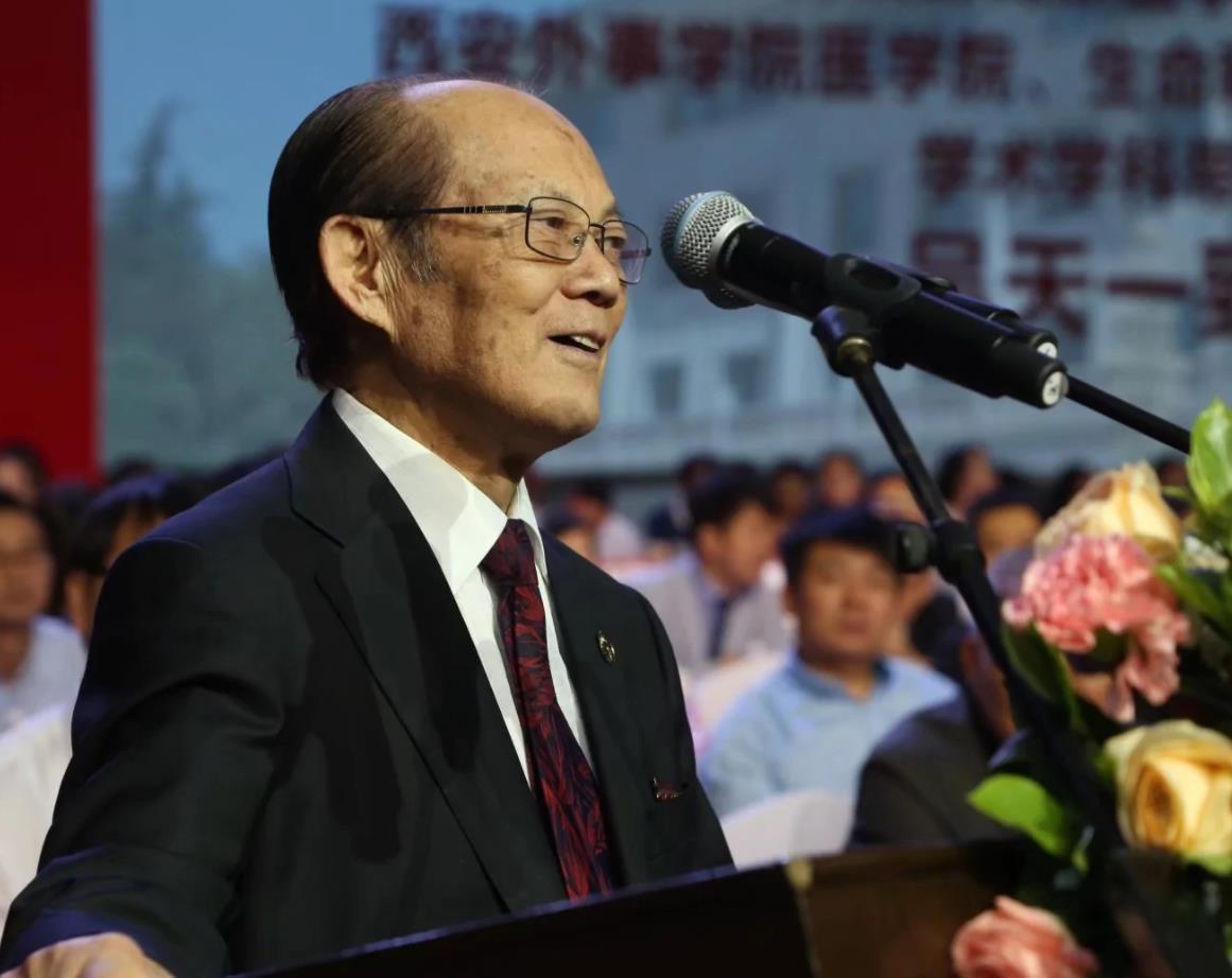 吴天一，男，1934年11月出生，塔吉克族，新疆伊犁人，青海省心脑血管病专科医院
