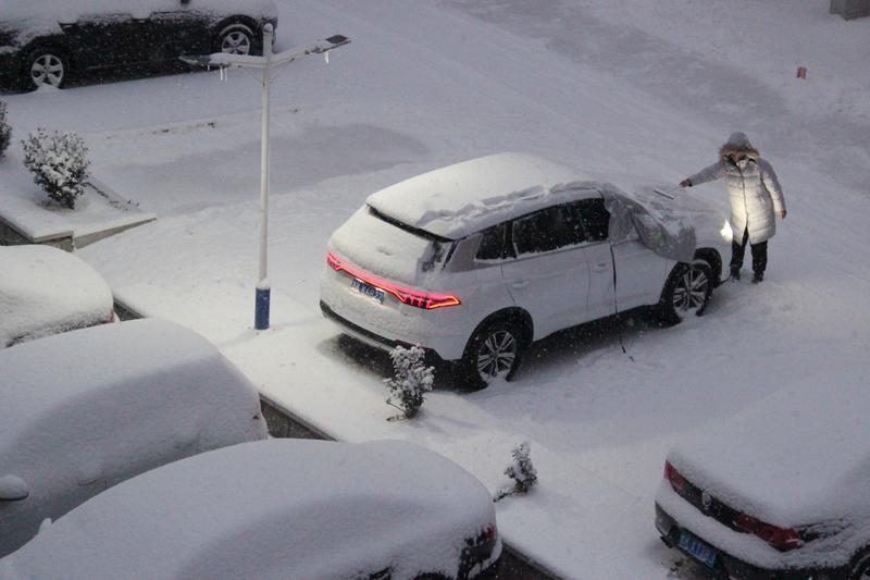 北方这强降雪可太猛了，局地大暴雪特大暴雪。就说黑龙江，双休日冷空气携雨雪、大风来