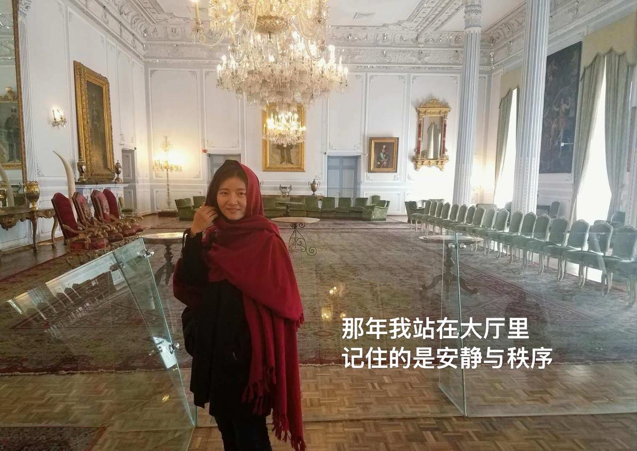 2018年，我在德黑兰的古列斯坦宫，镜厅的光把人照得很安静。 今天，再看到战火后