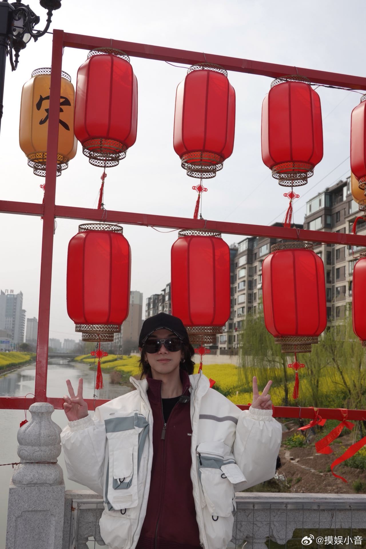 华晨宇十八宫格丰容日常 打包一整个春天寄给你！的春游plog太会拍了，自在随性溢