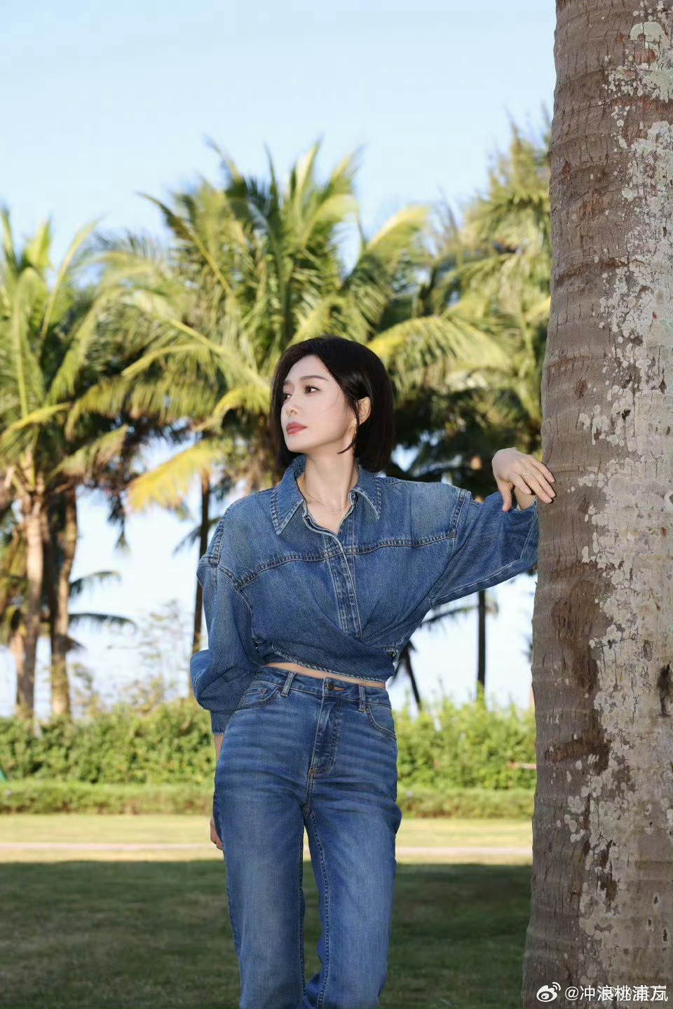 秦岚爱岗敬业这块秦岚在客栈里默默做事、事事上心，面对提问的回答温柔又有格局，不矫