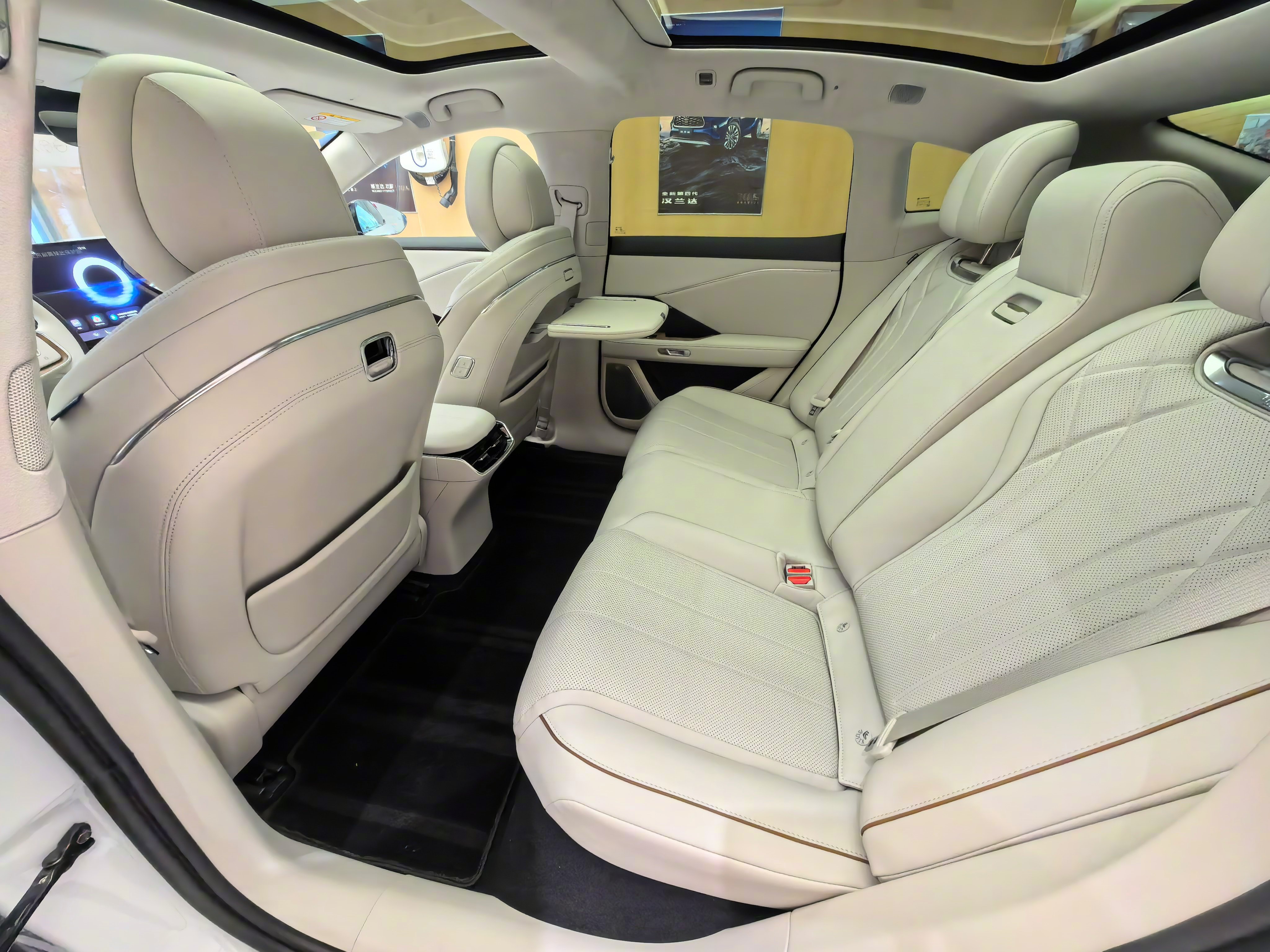 提了广汽丰田铂智7，加5000选了双腔空悬、大电池88.13度电池版本、白外白灰