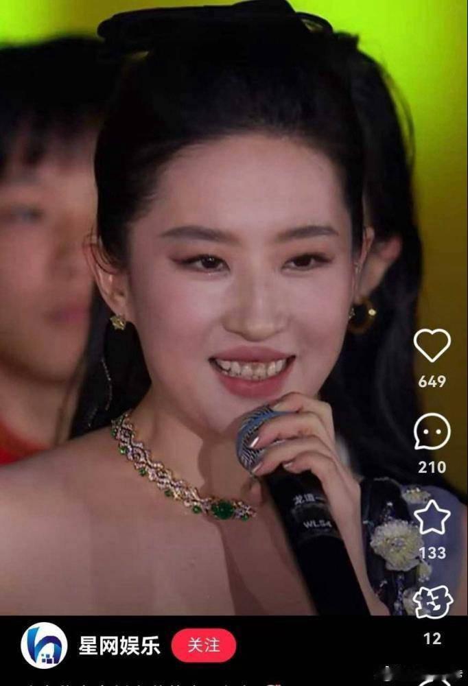 我们发的这个一直是原视频，官方媒体发出来的，小狮子从来不p图❤️ 