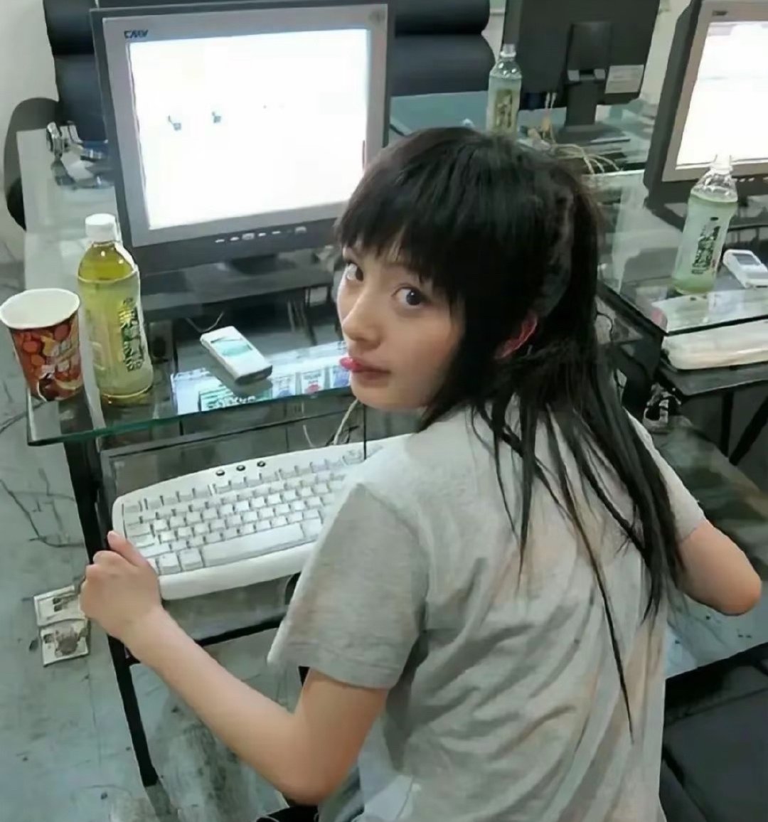 古早杨幂的权威我后知后觉我在想千禧杨幂的事最近看到好多考古，好喜欢呀～ ​​​