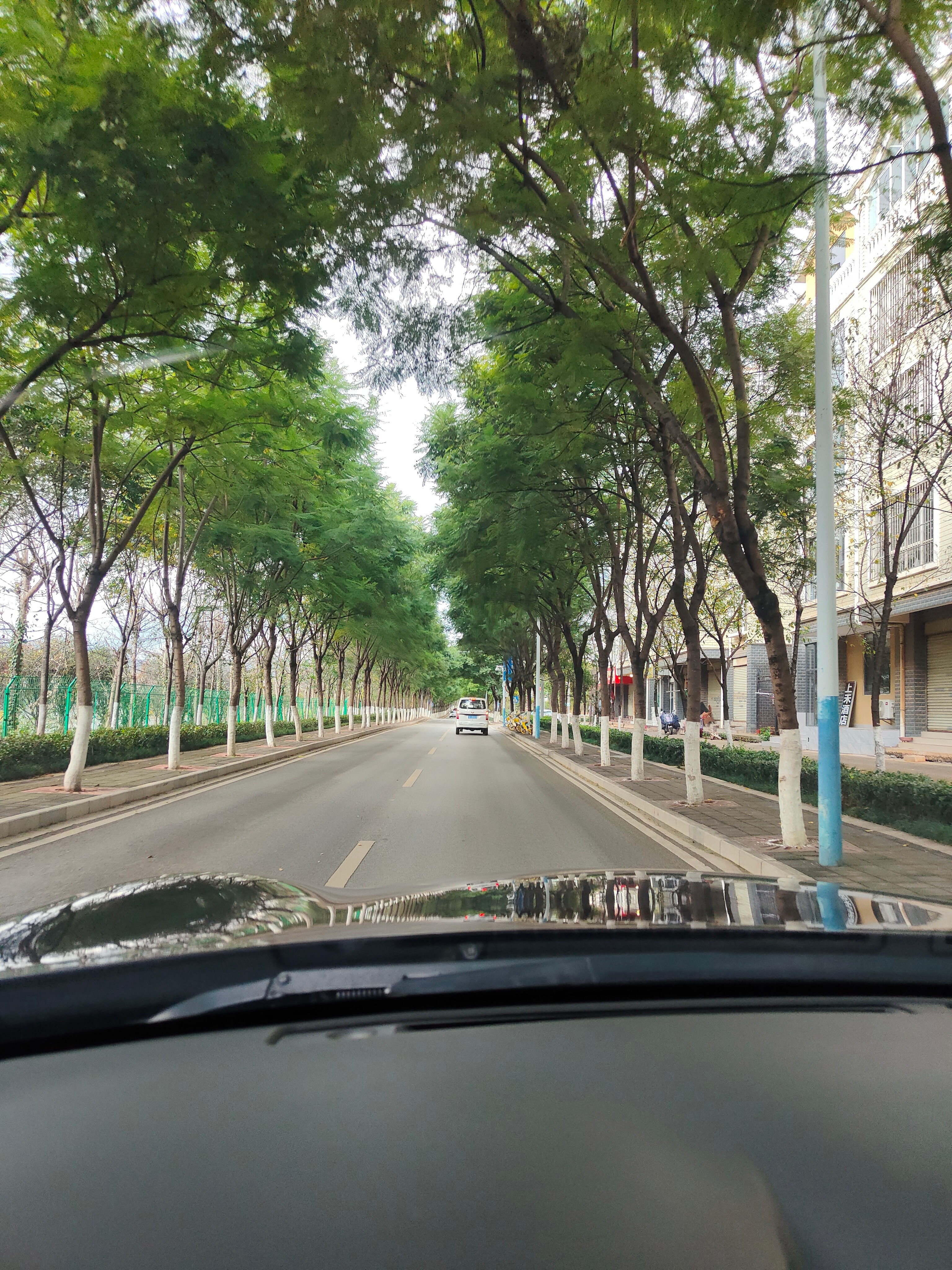 下雨和出太阳反复循环的一天，居然看到了crv phev和inspire phev