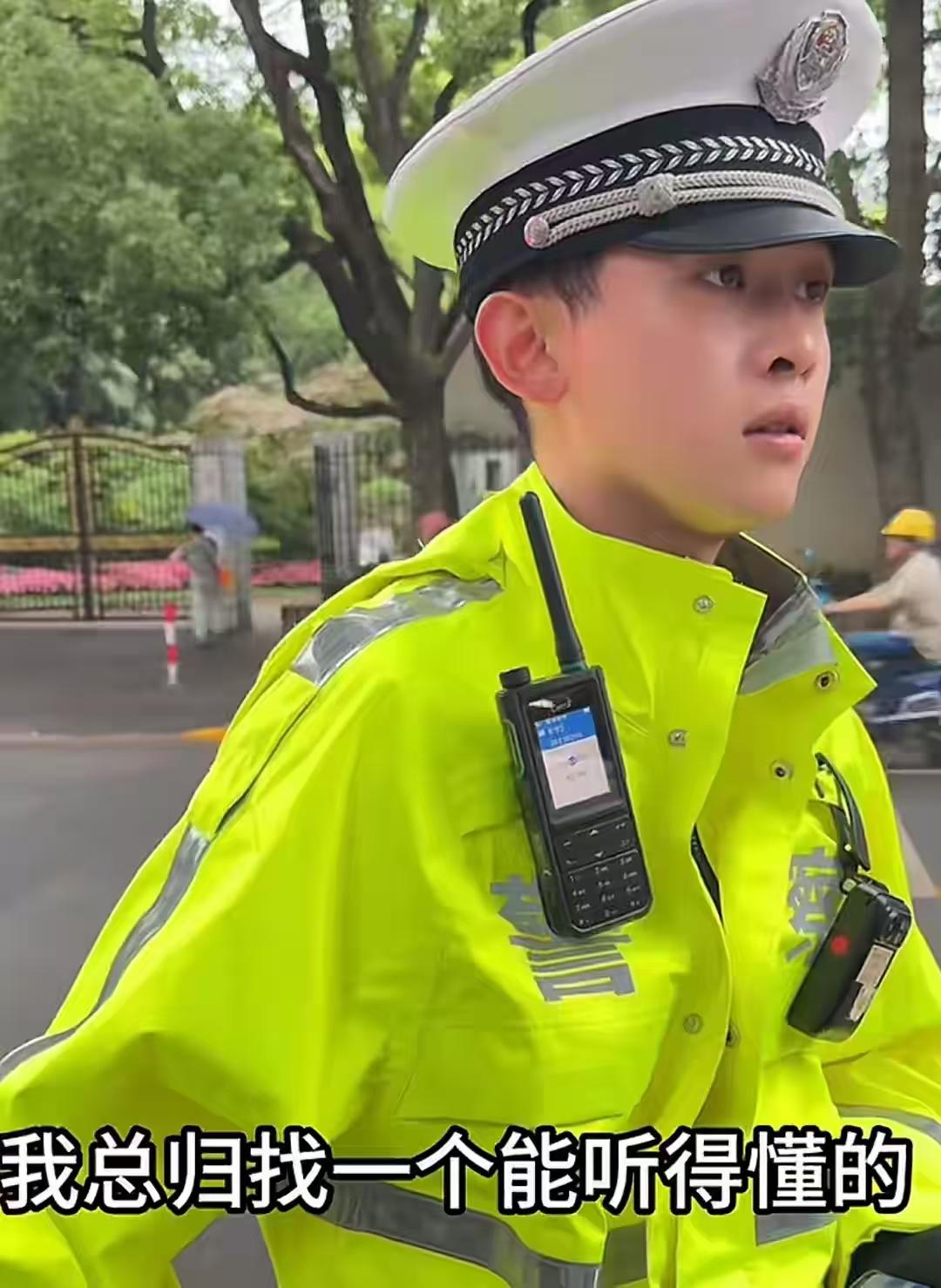 上海，这名追尾的女司机全程揣着明白装糊涂，明明自己就是事故的直接当事人，却一口咬