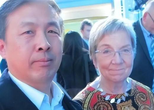 “晚一秒就会万劫不复！如果中国现在不低头，那么以后很有可能就没有低头的机会了”，
